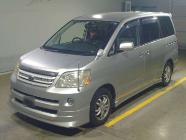 2005 Toyota Noah