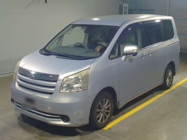 2010 Toyota Noah