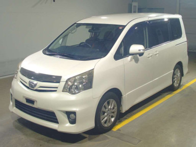 2010 Toyota Noah