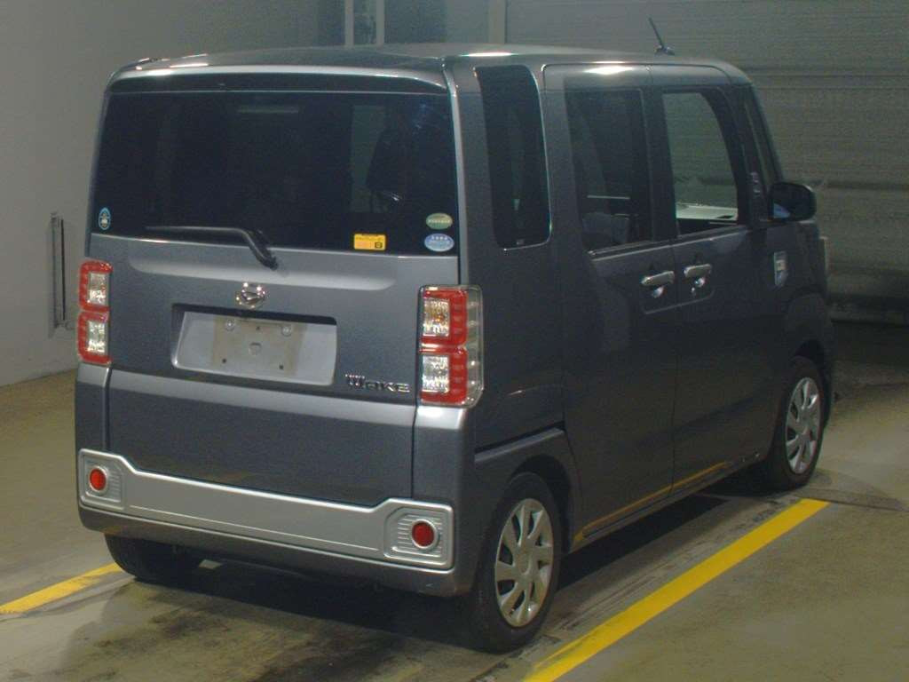 2016 Daihatsu Wake LA700S[1]