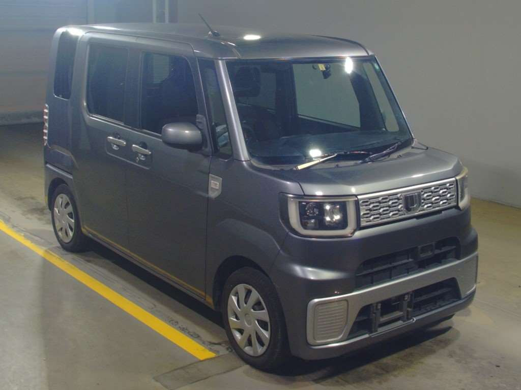 2016 Daihatsu Wake LA700S[2]