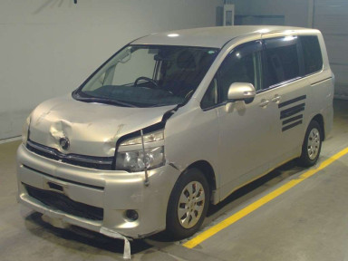 2013 Toyota Voxy