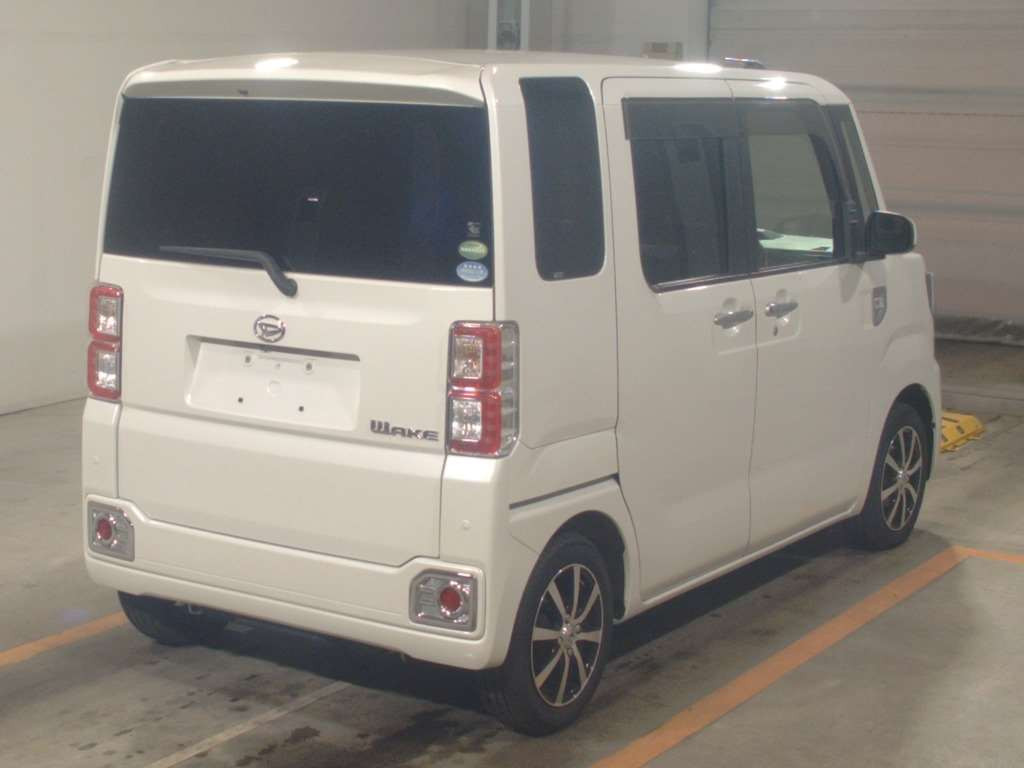 2015 Daihatsu Wake LA700S[1]