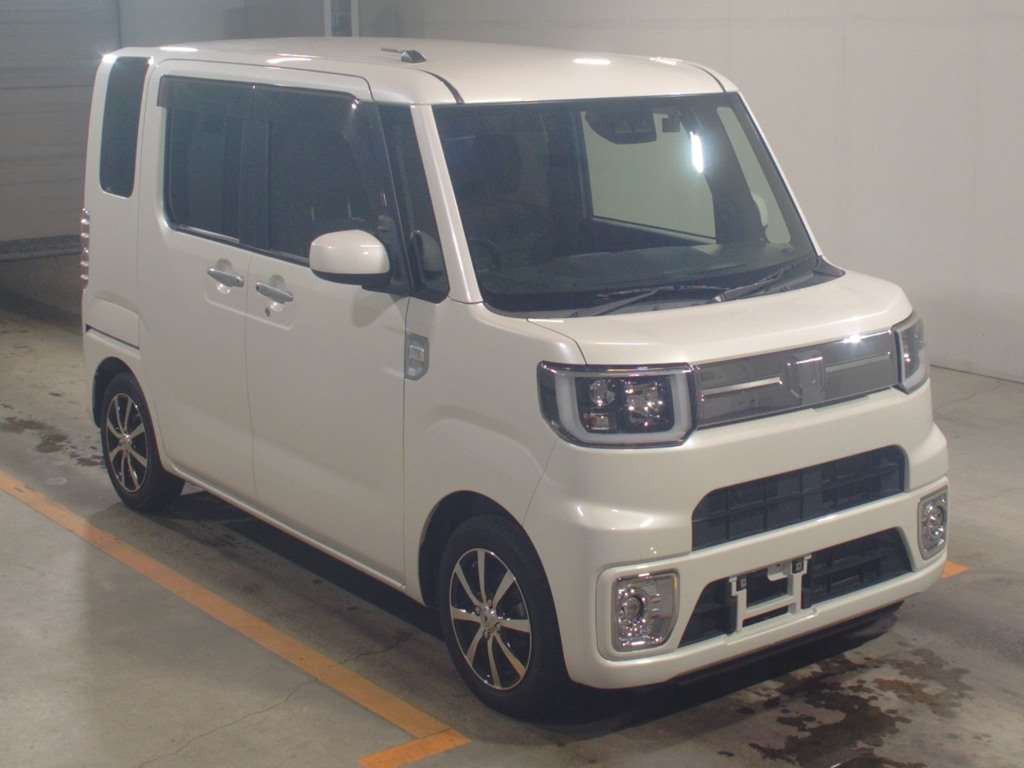 2015 Daihatsu Wake LA700S[2]