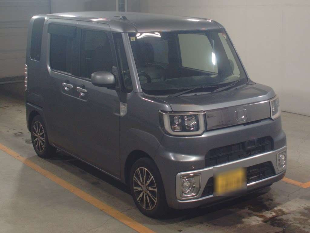 2016 Daihatsu Wake LA700S[2]