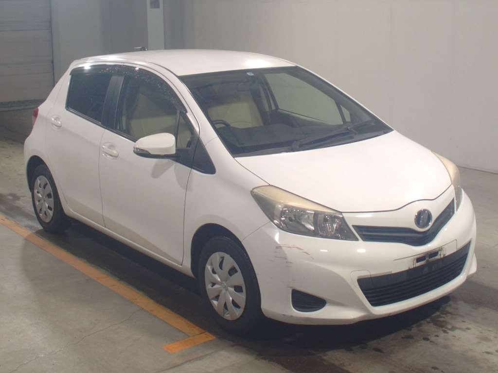 2013 Toyota Vitz KSP130[2]