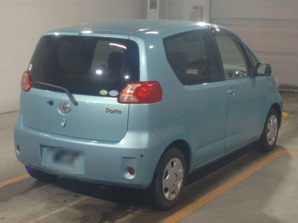 2005 Toyota Porte NNP10[1]