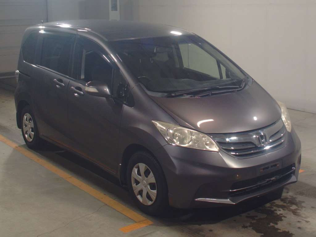 2013 Honda Freed GB3[2]