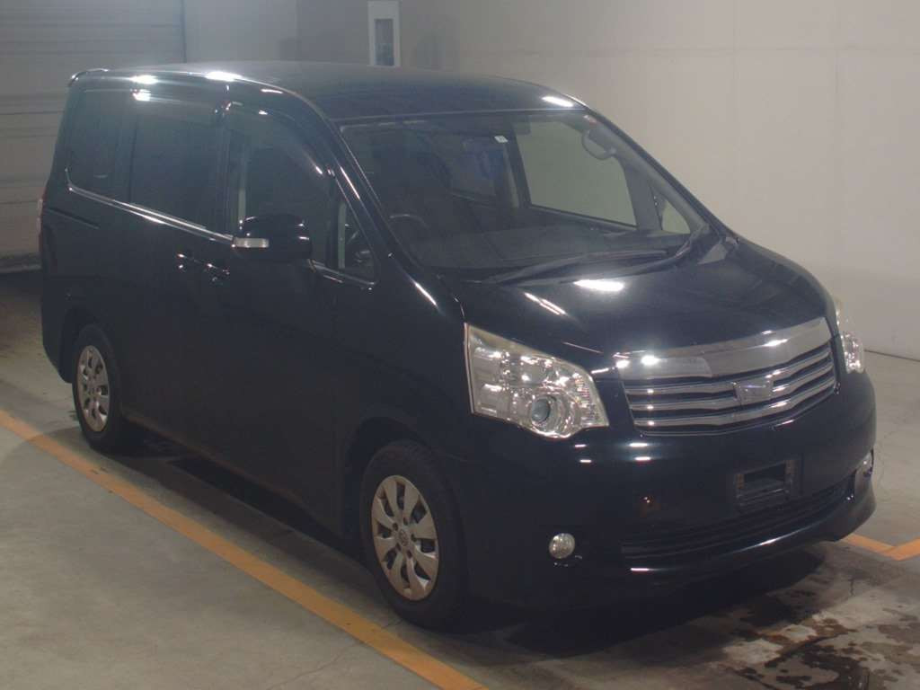 2013 Toyota Noah ZRR70G[2]