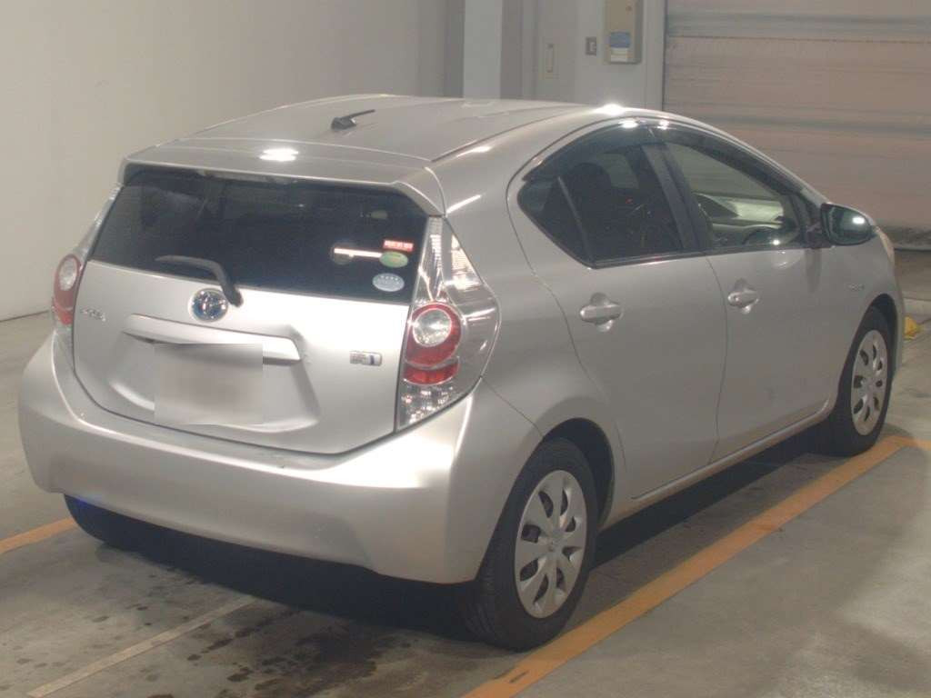 2012 Toyota Aqua NHP10[1]