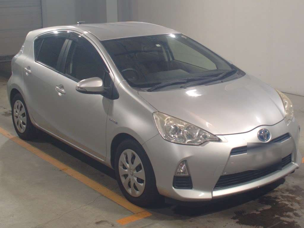 2012 Toyota Aqua NHP10[2]