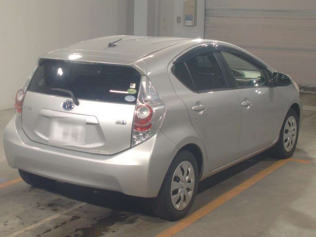 2012 Toyota Aqua NHP10[1]