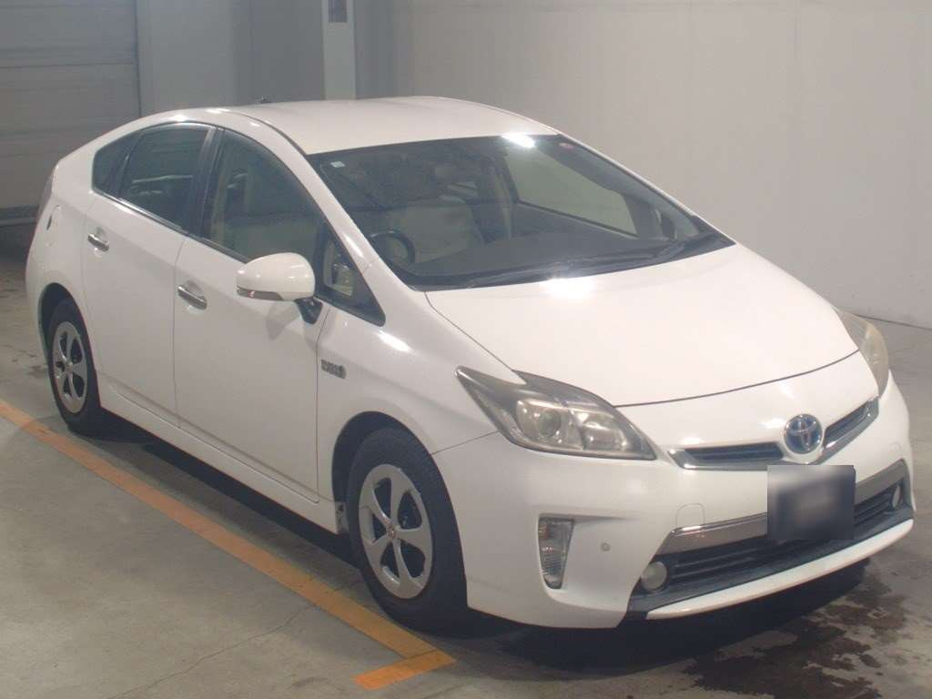 2012 Toyota Prius PHV ZVW35[2]