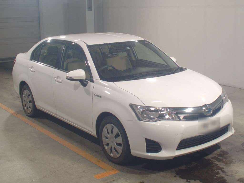 2013 Toyota Corolla Axio NKE165[2]