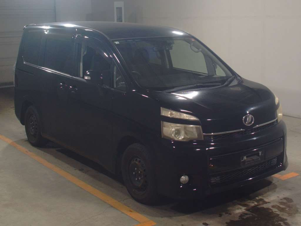 2010 Toyota Voxy ZRR70G[2]