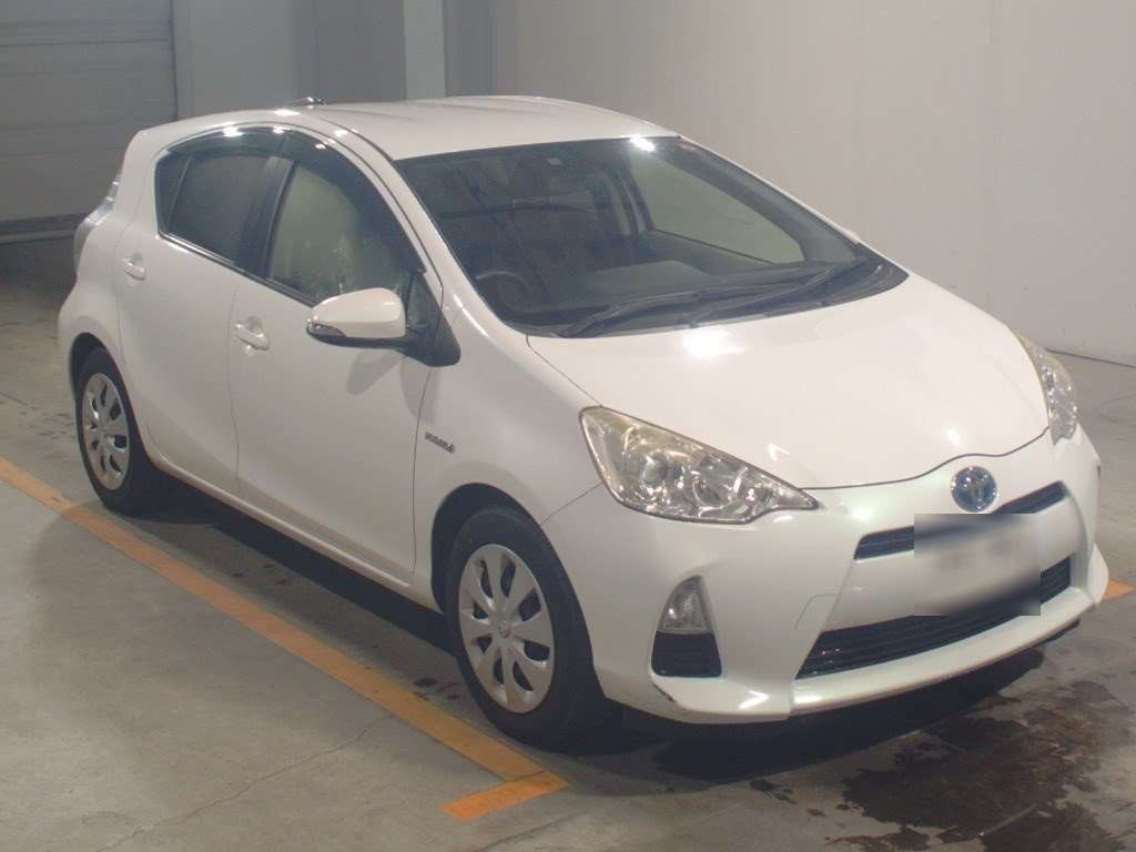 2014 Toyota Aqua NHP10[2]