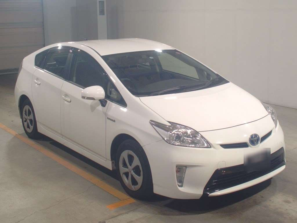 2015 Toyota Prius ZVW30[2]