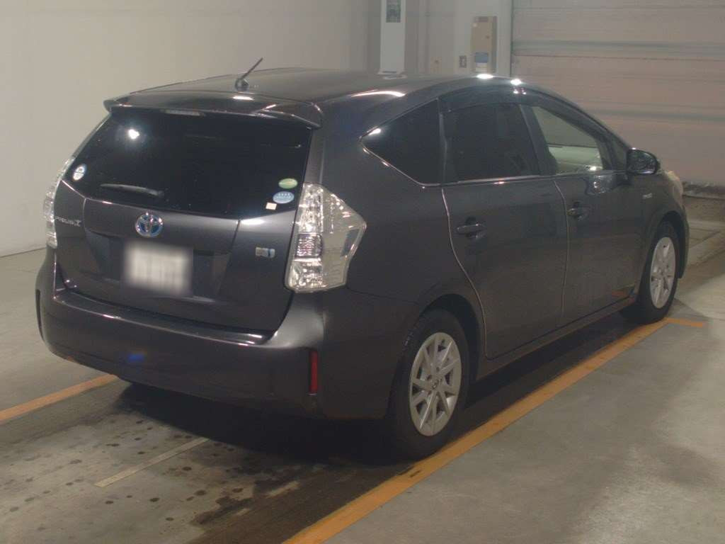 2012 Toyota Prius alpha ZVW40W[1]