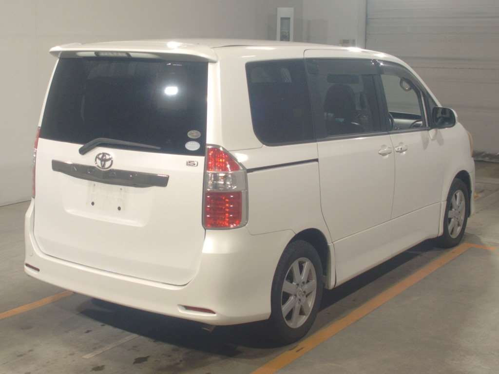 2008 Toyota Noah ZRR70W[1]