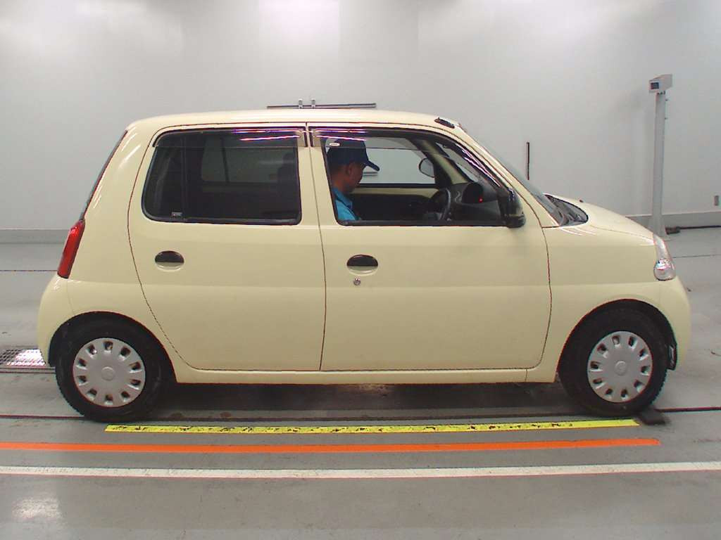 2011 Daihatsu Esse L235S[2]