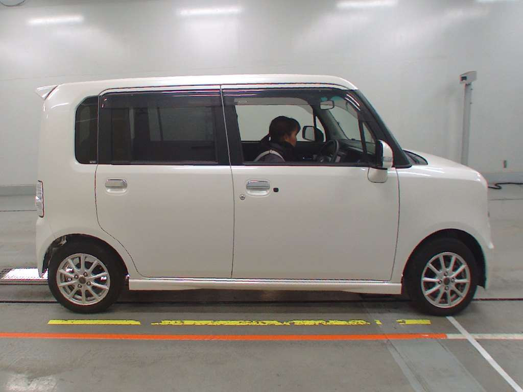 2015 Toyota Pixis Space L575A[2]