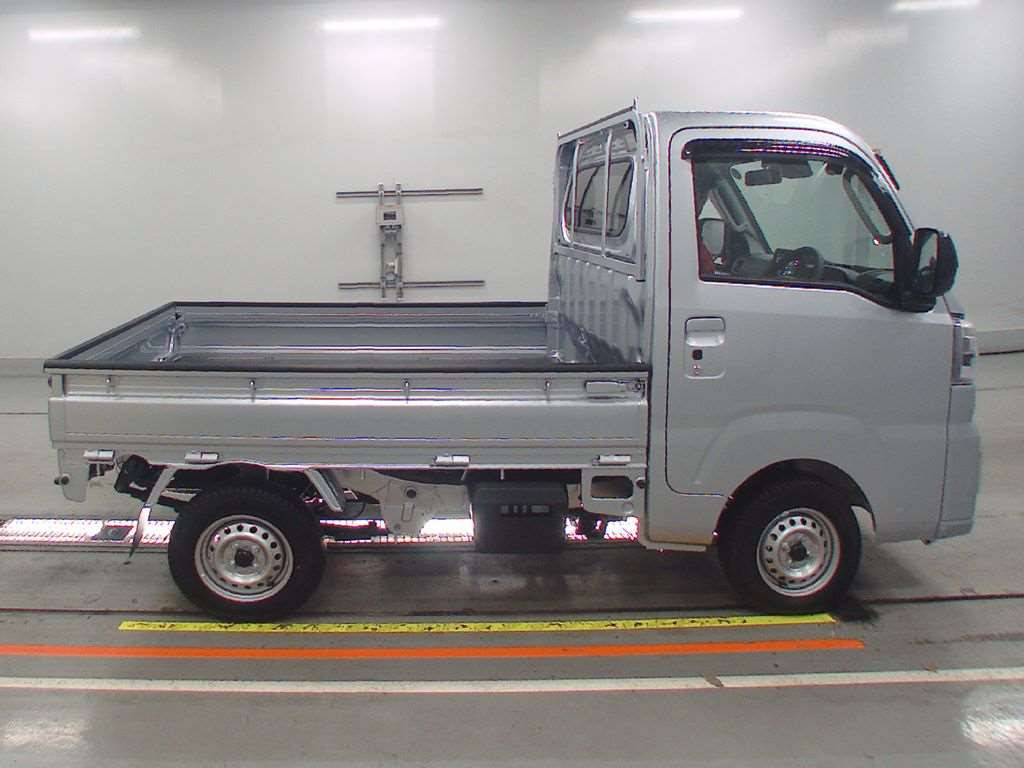 2024 Daihatsu Hijet Truck S500P[2]