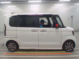 2022 Honda N-BOX CUSTOM