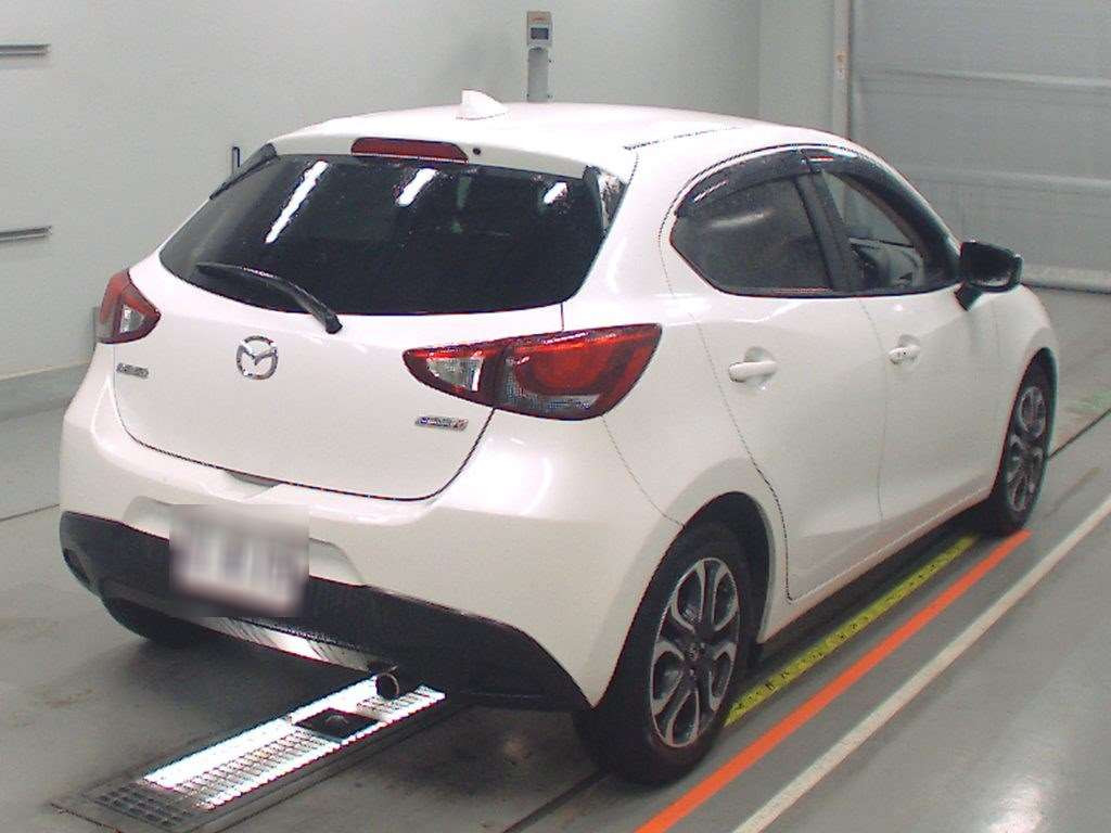 2016 Mazda Demio DJ5FS[1]