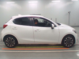 2016 Mazda Demio