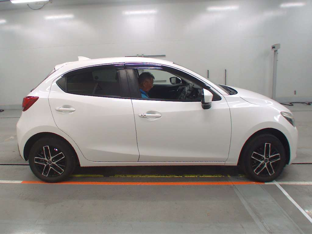 2016 Mazda Demio DJ3AS[2]