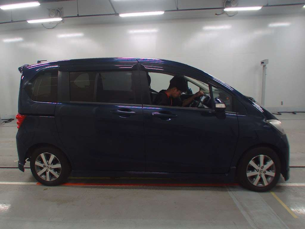 2009 Honda Freed GB3[2]