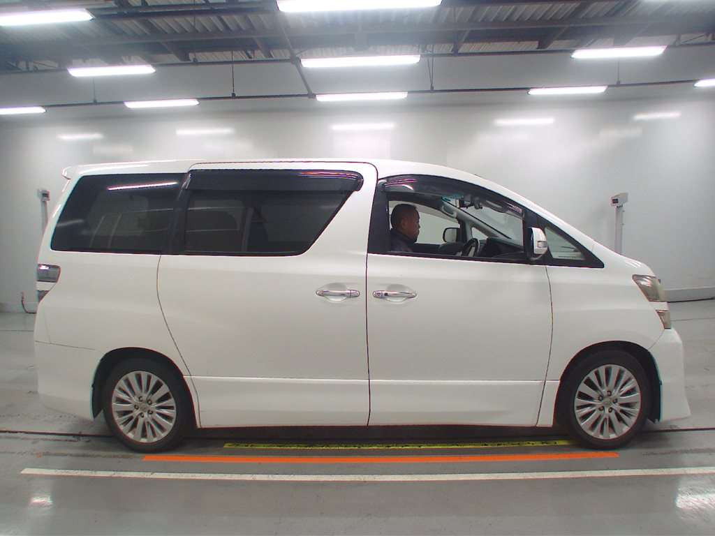 2012 Toyota Vellfire ANH20W[2]