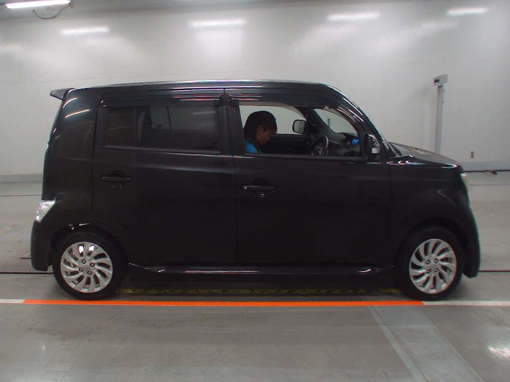 2009 Toyota bB QNC20[2]