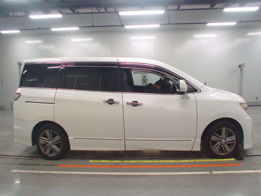 2011 Nissan Elgrand TE52[2]