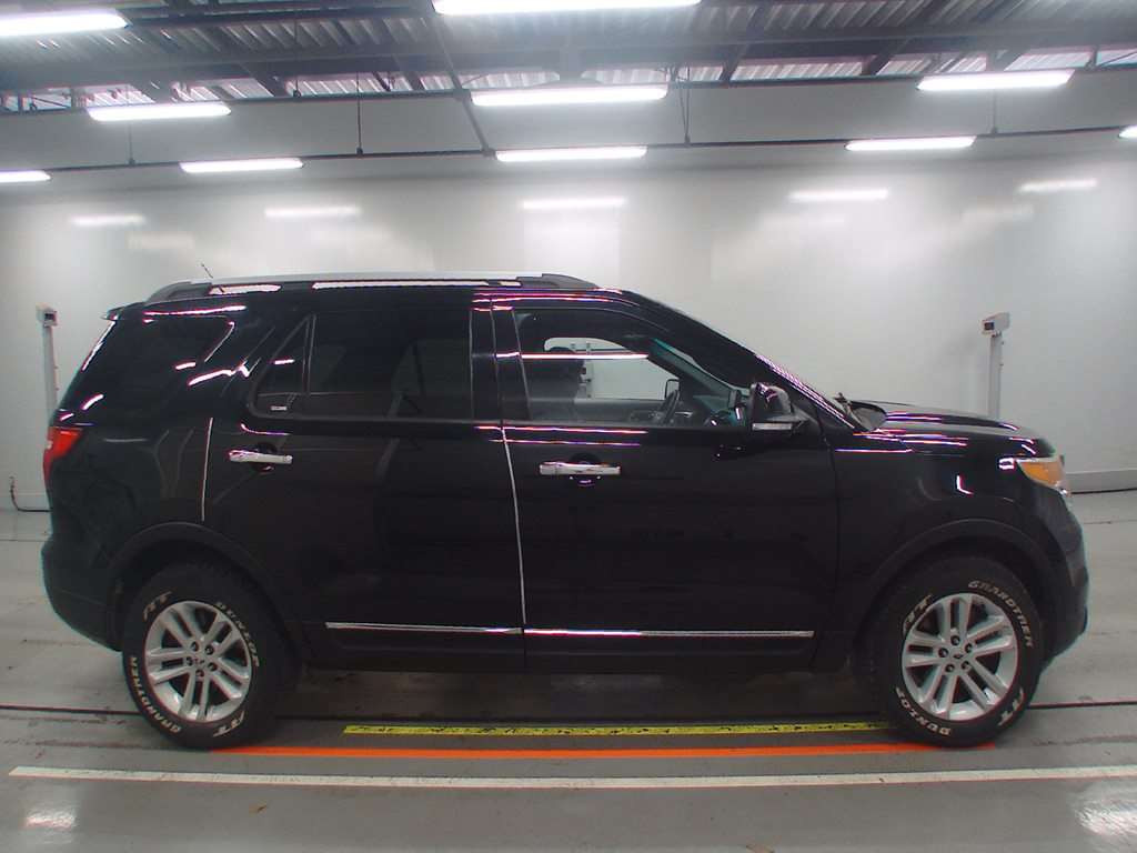 2011 Ford Explorer 1FMHK8[2]