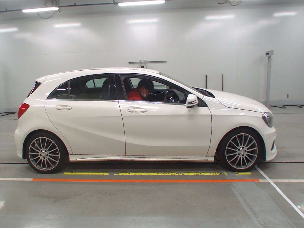 2014 Mercedes Benz A-Class 176042[2]