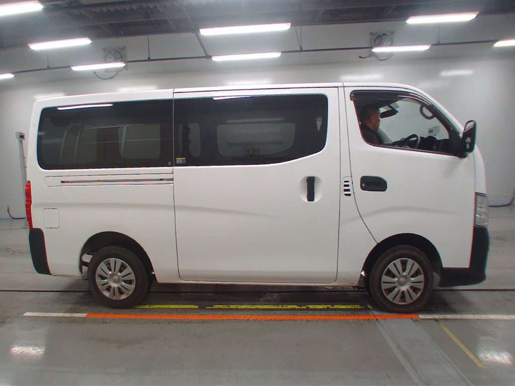 2018 Nissan NV350 CARAVAN VAN VR2E26[2]