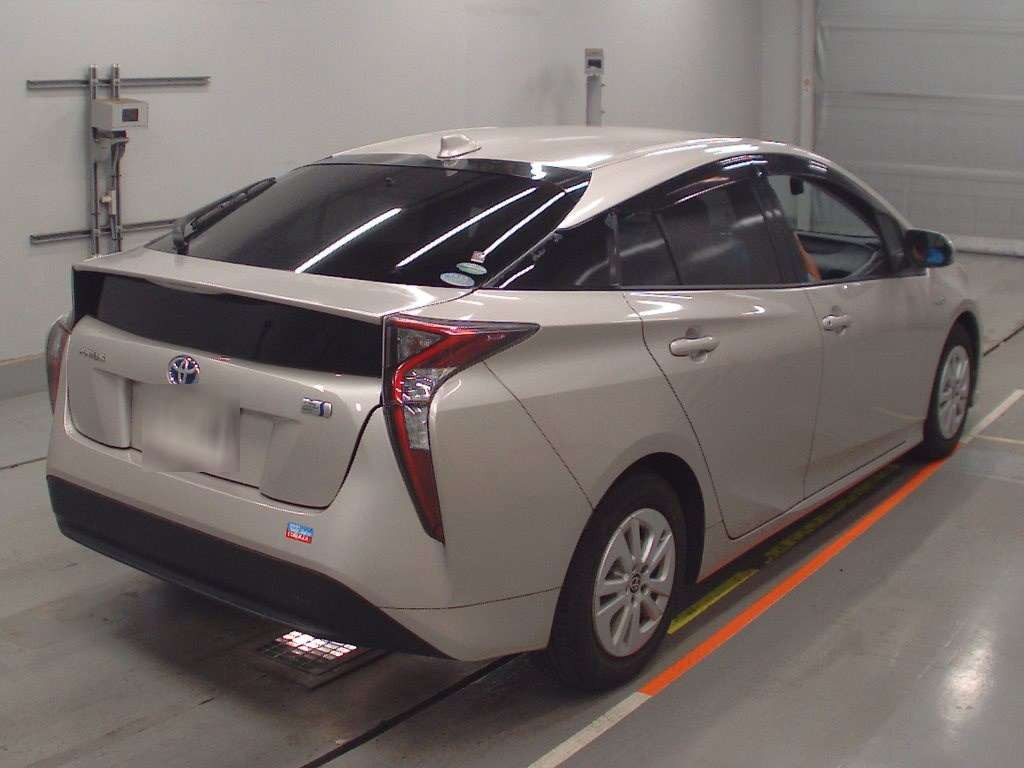 2016 Toyota Prius ZVW50[1]