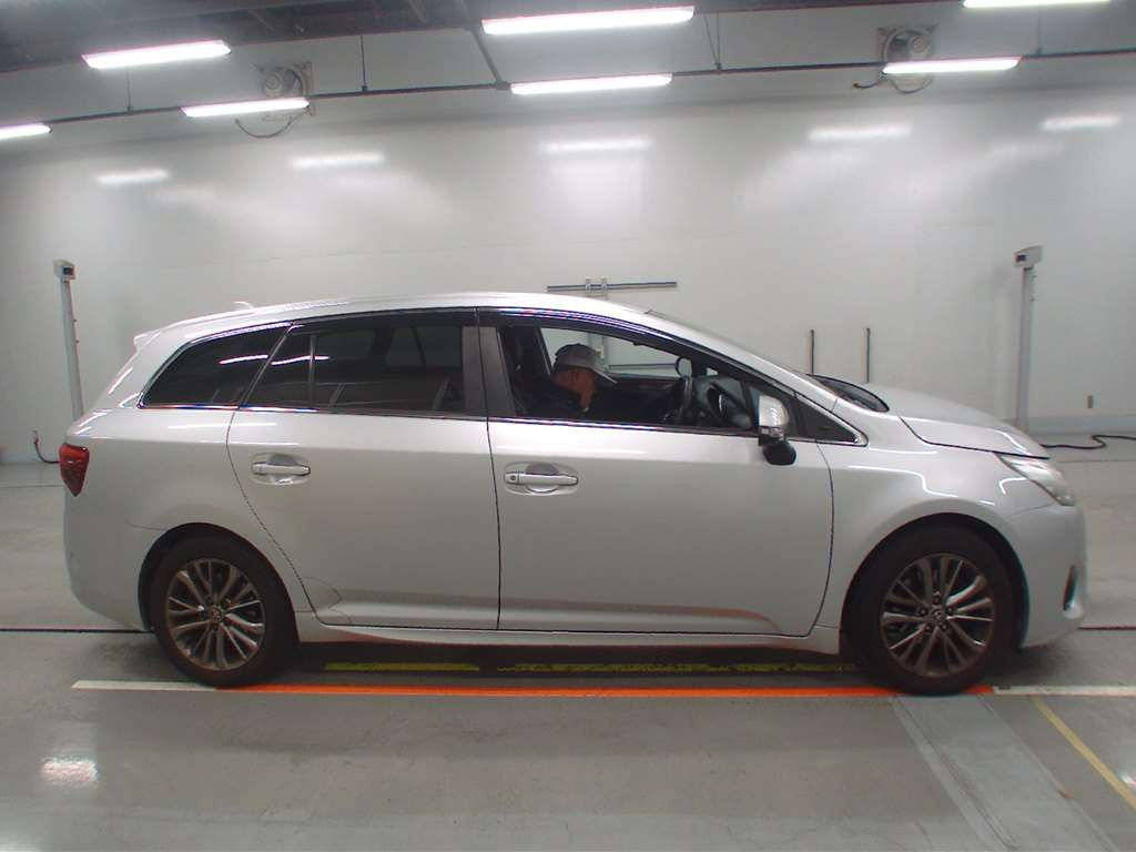 2017 Toyota Avensis Wagon ZRT272W[2]