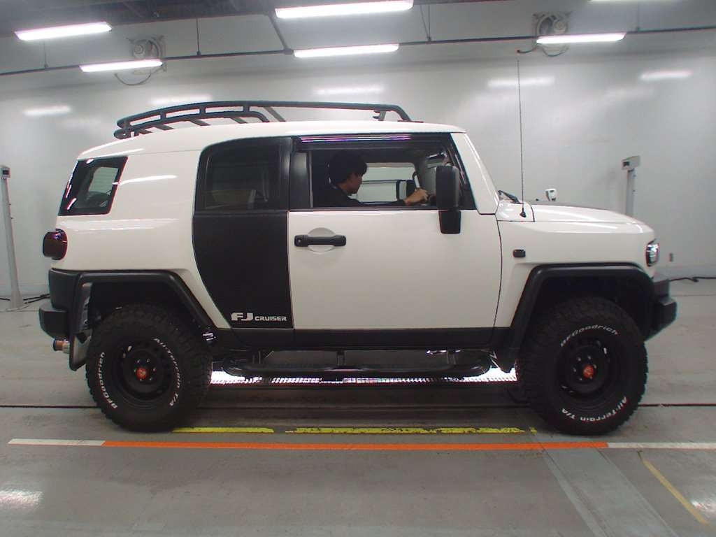 2010 Toyota FJ CRUISER GSJ15W[2]