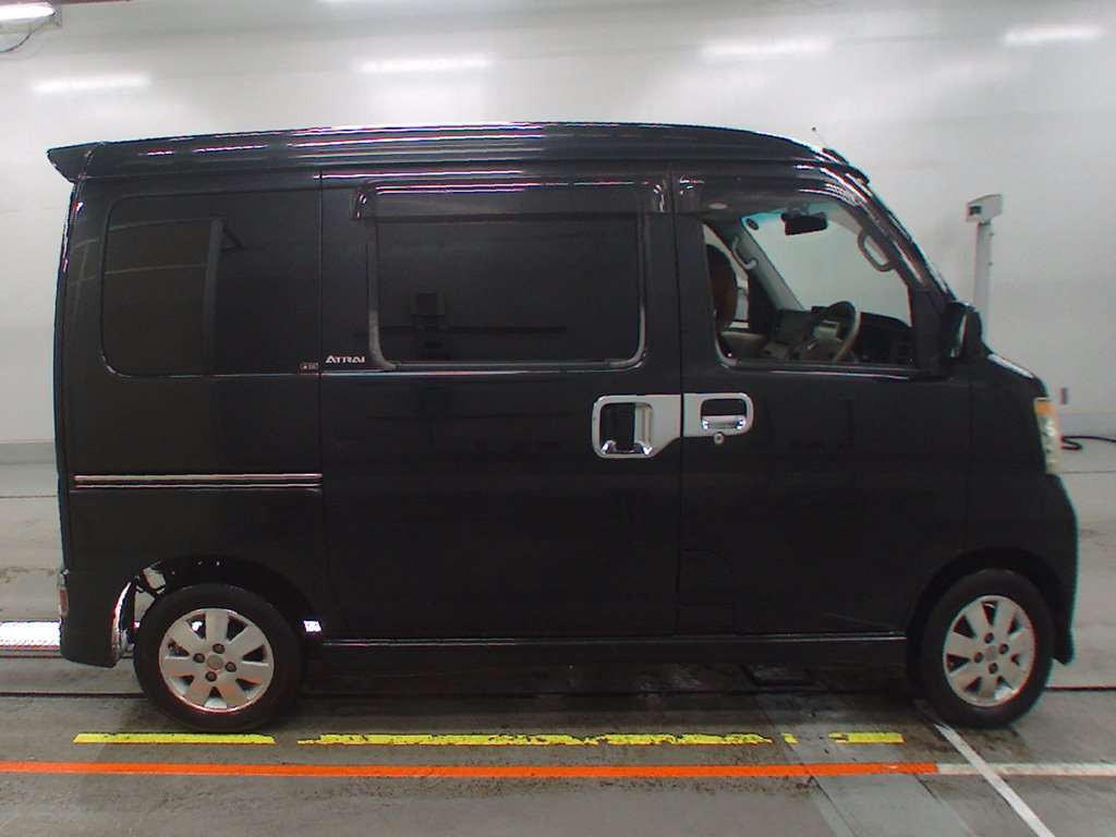 2012 Daihatsu Atrai Wagon S321G[2]