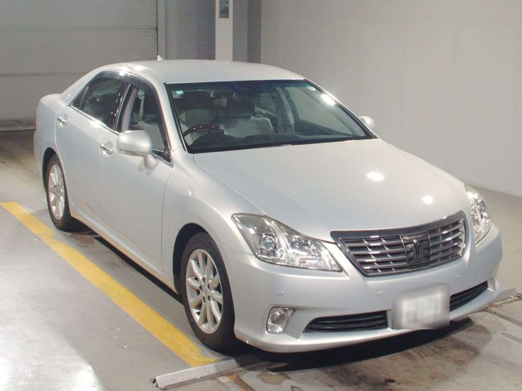 2010 Toyota Crown GRS202[2]