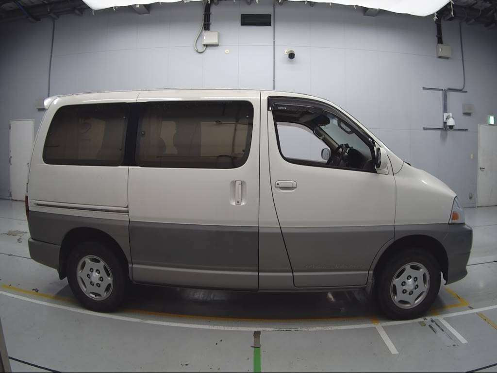 2001 Toyota Grand Hiace VCH16W[2]