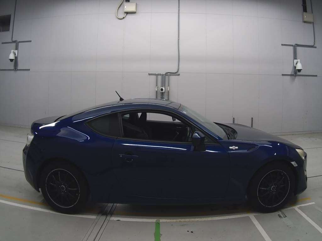 2012 Toyota 86 ZN6[2]