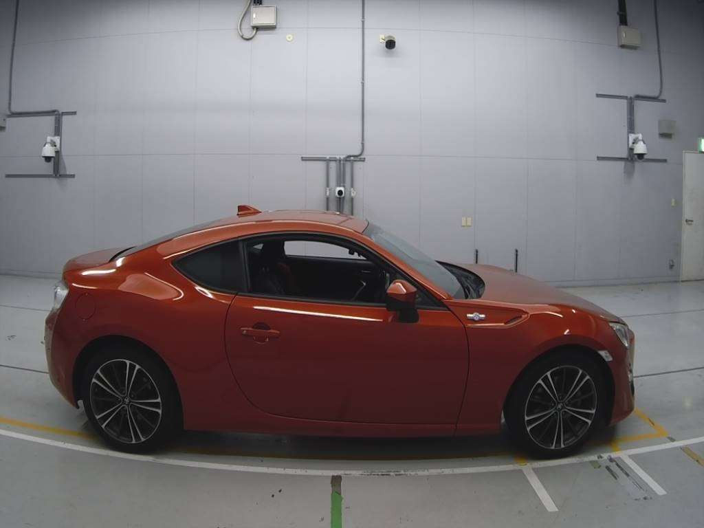 2015 Toyota 86 ZN6[2]