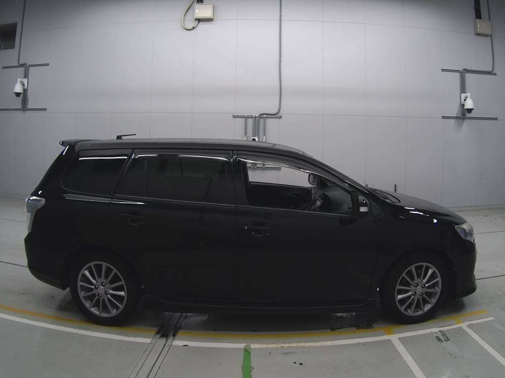 2011 Toyota Corolla Fielder NZE141G[2]