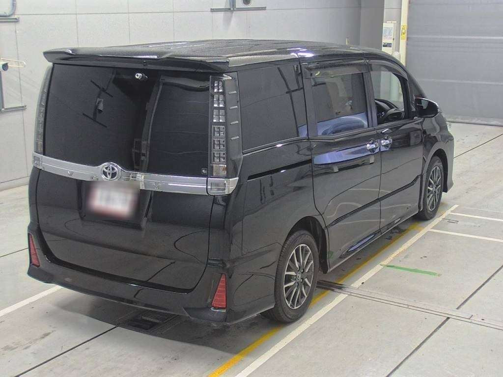 2015 Toyota Voxy ZRR80W[1]