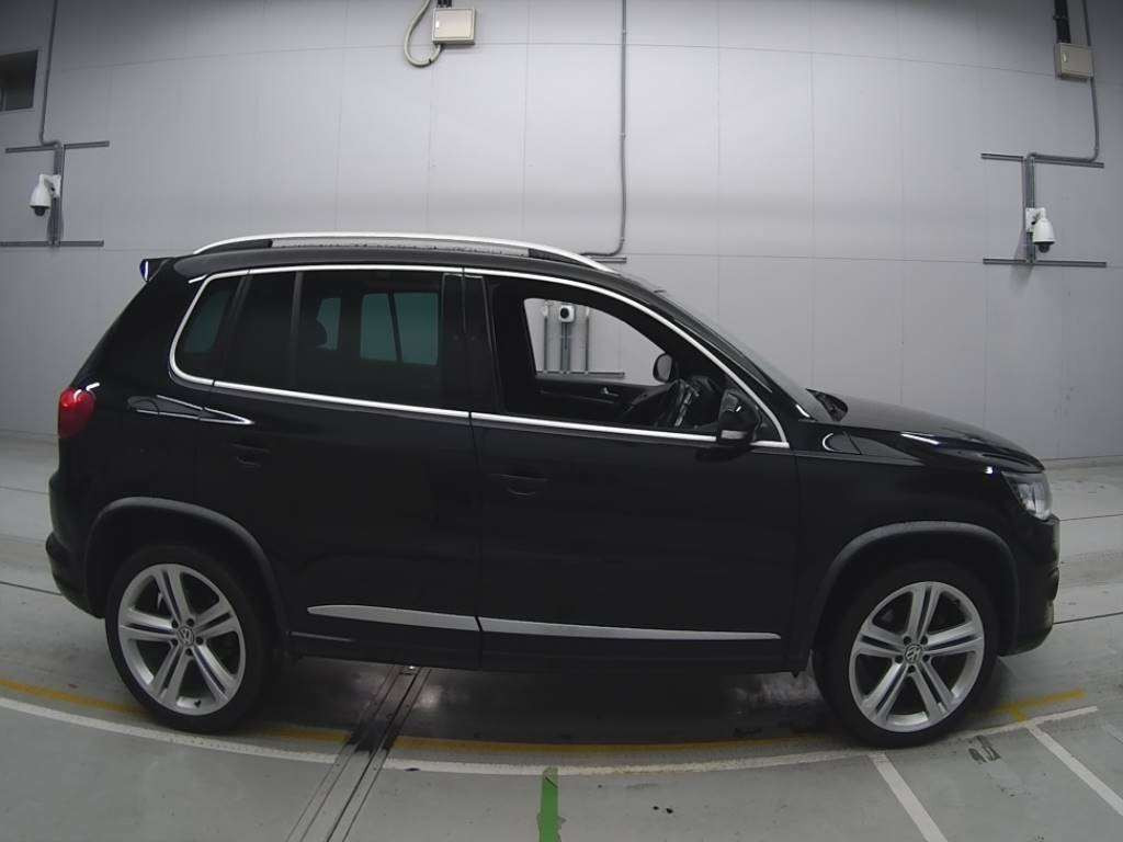 2013 Volkswagen Tiguan 5NCCZ[2]