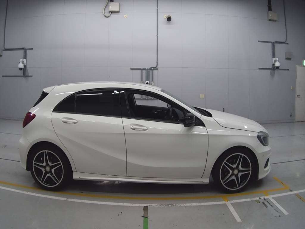 2013 Mercedes Benz A-Class 176042[2]