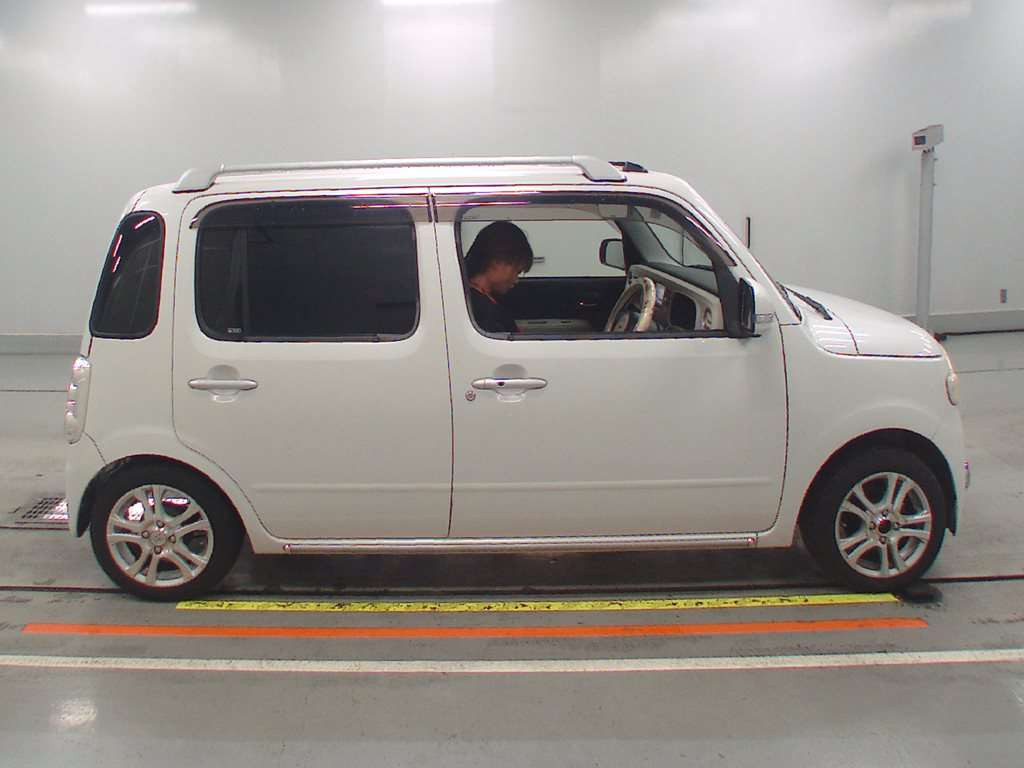 2013 Daihatsu Mira Cocoa L675S[2]